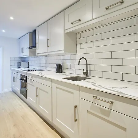 Host & - Penny Farthing * וויטבי