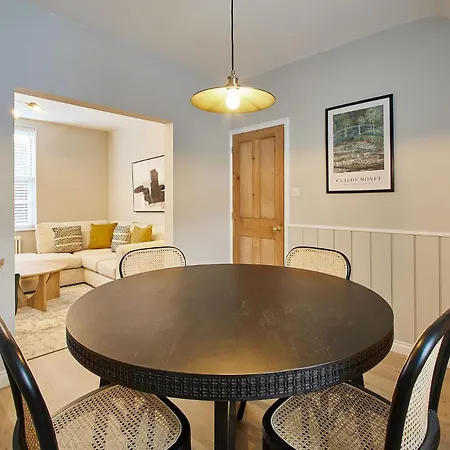 Host & - Penny Farthing 펜션