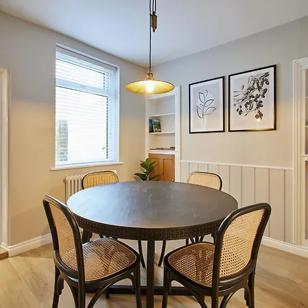 Host & - Penny Farthing 펜션